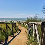 In A Prime Seafront Location Apartmán
