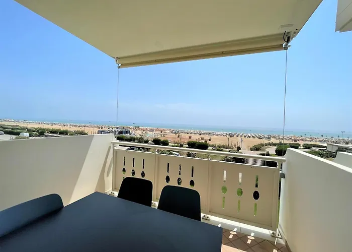 Apartman In A Prime Seafront Location *
