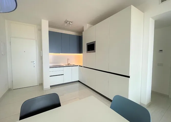 Apartman In A Prime Seafront Location *