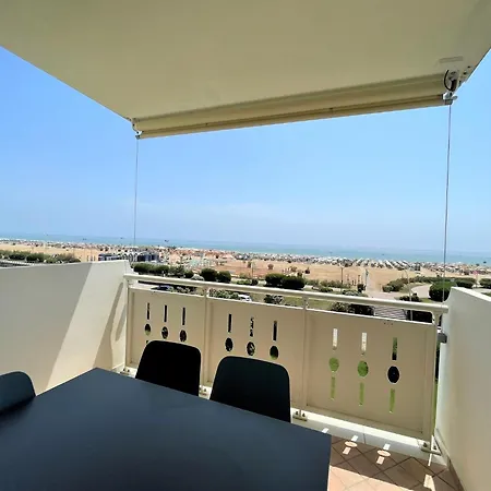 Apartamento In A Prime Seafront Location *