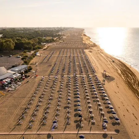 In A Prime Seafront Location Apartman *