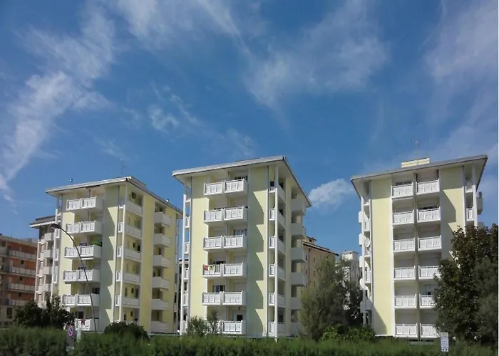 In A Prime Seafront Location شقة بيبيوني