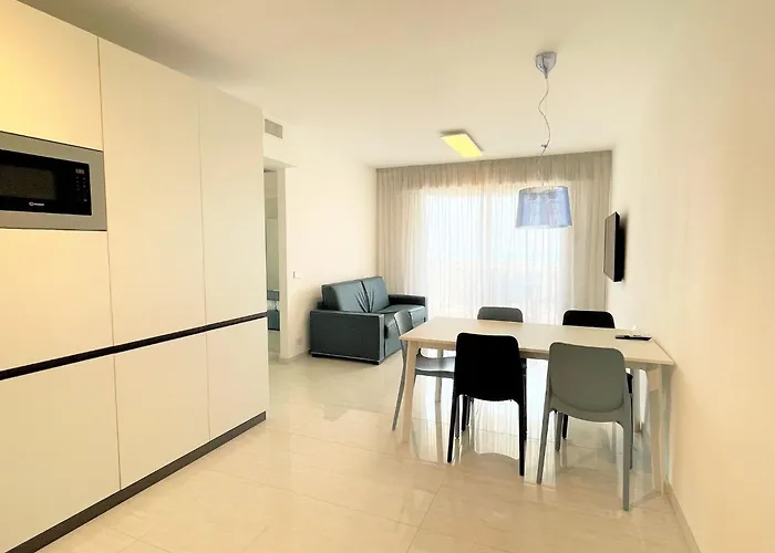 In A Prime Seafront Location بيبيوني